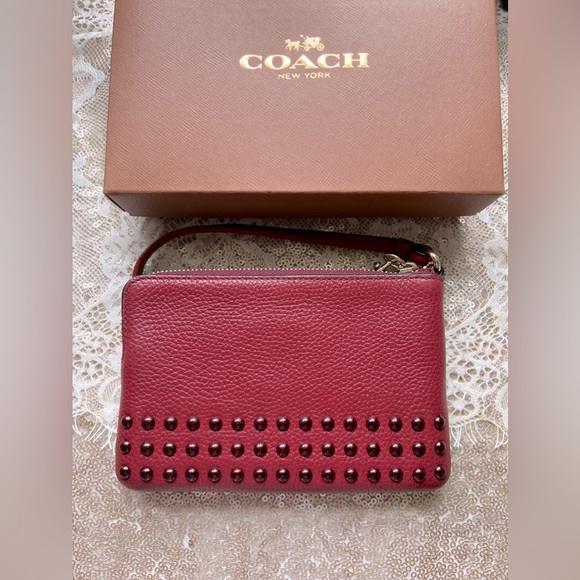 COACH Like New! Beaded Cranberry Corner Zip Pebble Leather Wristlet - Picture 5 of 13
